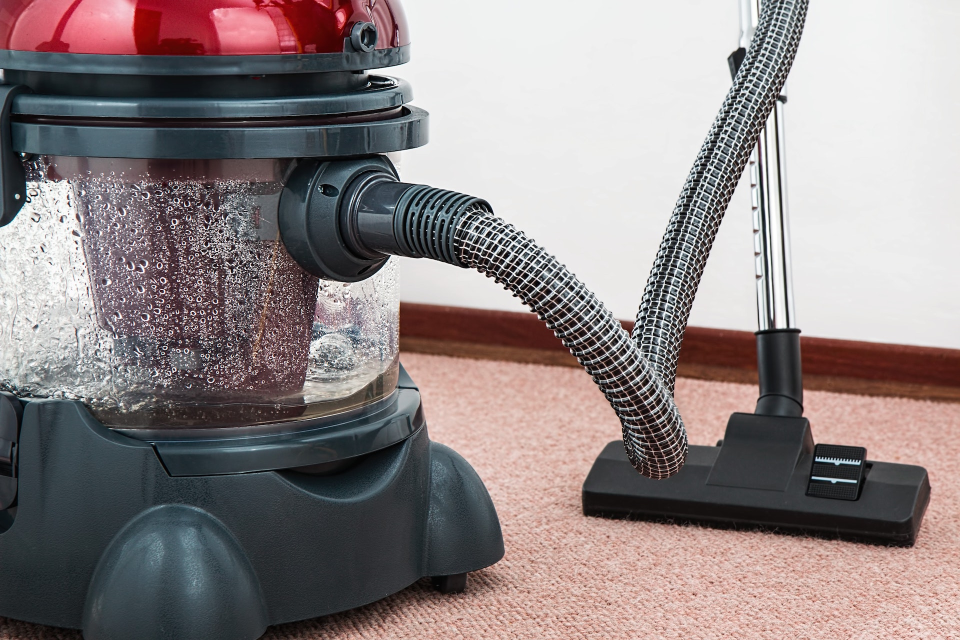 Read more about the article Revitalizing Your Space: A Comprehensive Guide to Professional Carpet Cleaning Services
