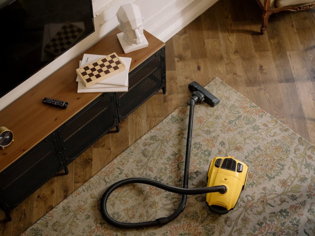 cleaning-carpet-vacuum